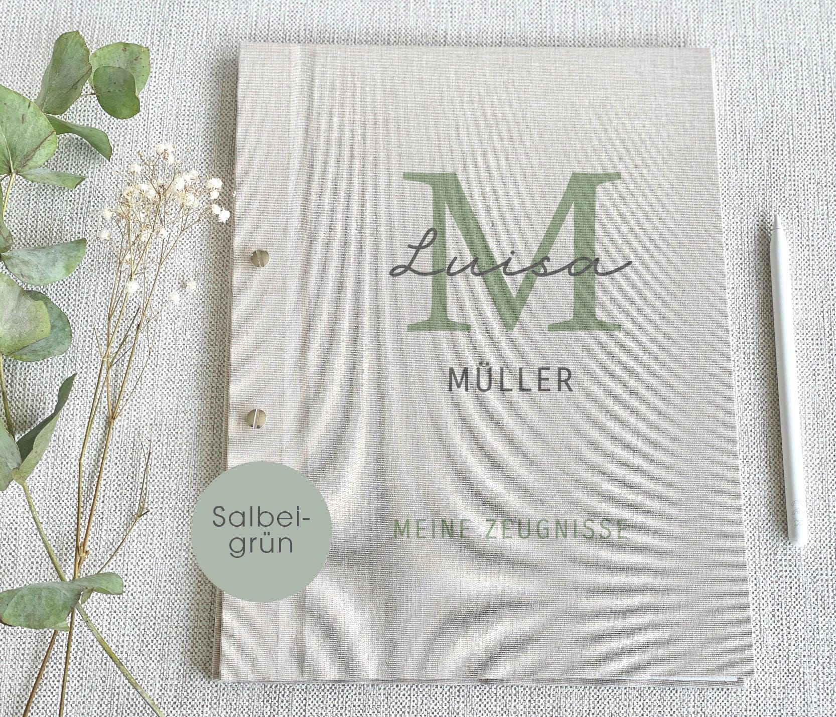 Zeugnisordner_Ben_mit_Monogramm
#v-zeugnis-mappe-salbei