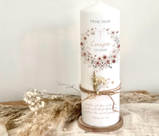 Taufkerze Luise mit Trockenblumen – Beige – alle Teller
#v-kerze-teller