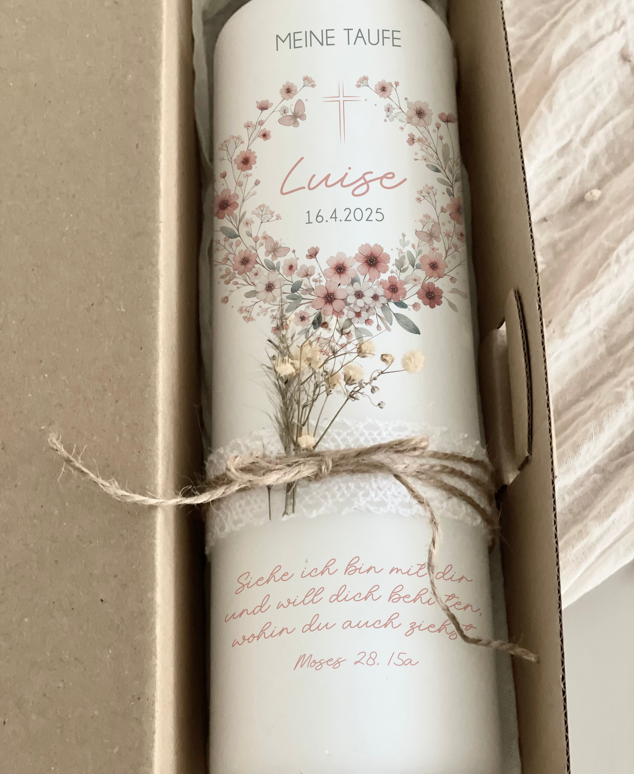 Taufkerze Luise mit Trockenblumen – Beige