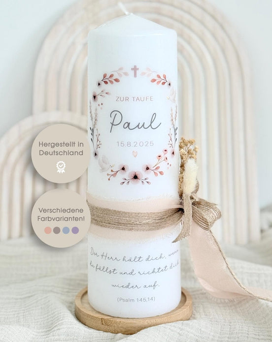 Taufkerze Paul mit Kreuz, Taube und Blumenkranz – Weiß